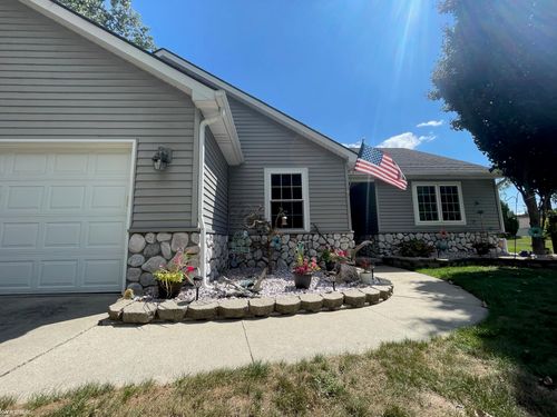 685 Townsend Ct, Algonac, MI, 48001-1658 | Card Image