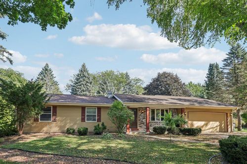 215 S Pine Cir, Whitewater, WI, 53190-1514 | Card Image
