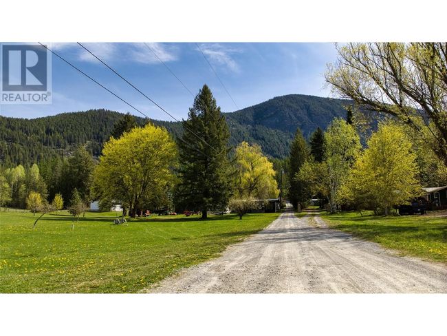 5110 Vance Rd, House other with 3 bedrooms, 3 bathrooms and 2 parking in Canyon BC | Image 46