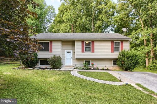 6 Blue Bird Trl, FAIRFIELD, PA, 17320-8070 | Card Image