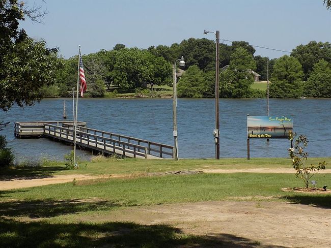 View fishing pier for Sun Eagle Bay residents only. | Image 35