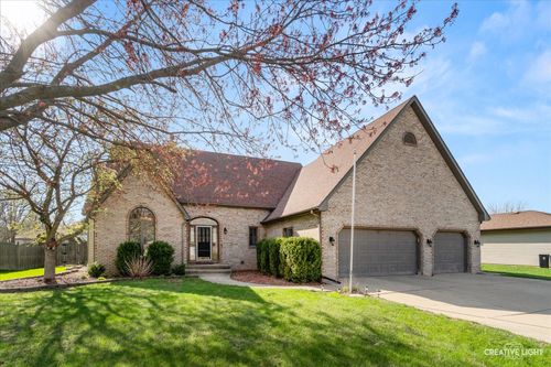 823 Cindy Ln, Sandwich, IL, 60548-2529 | Card Image