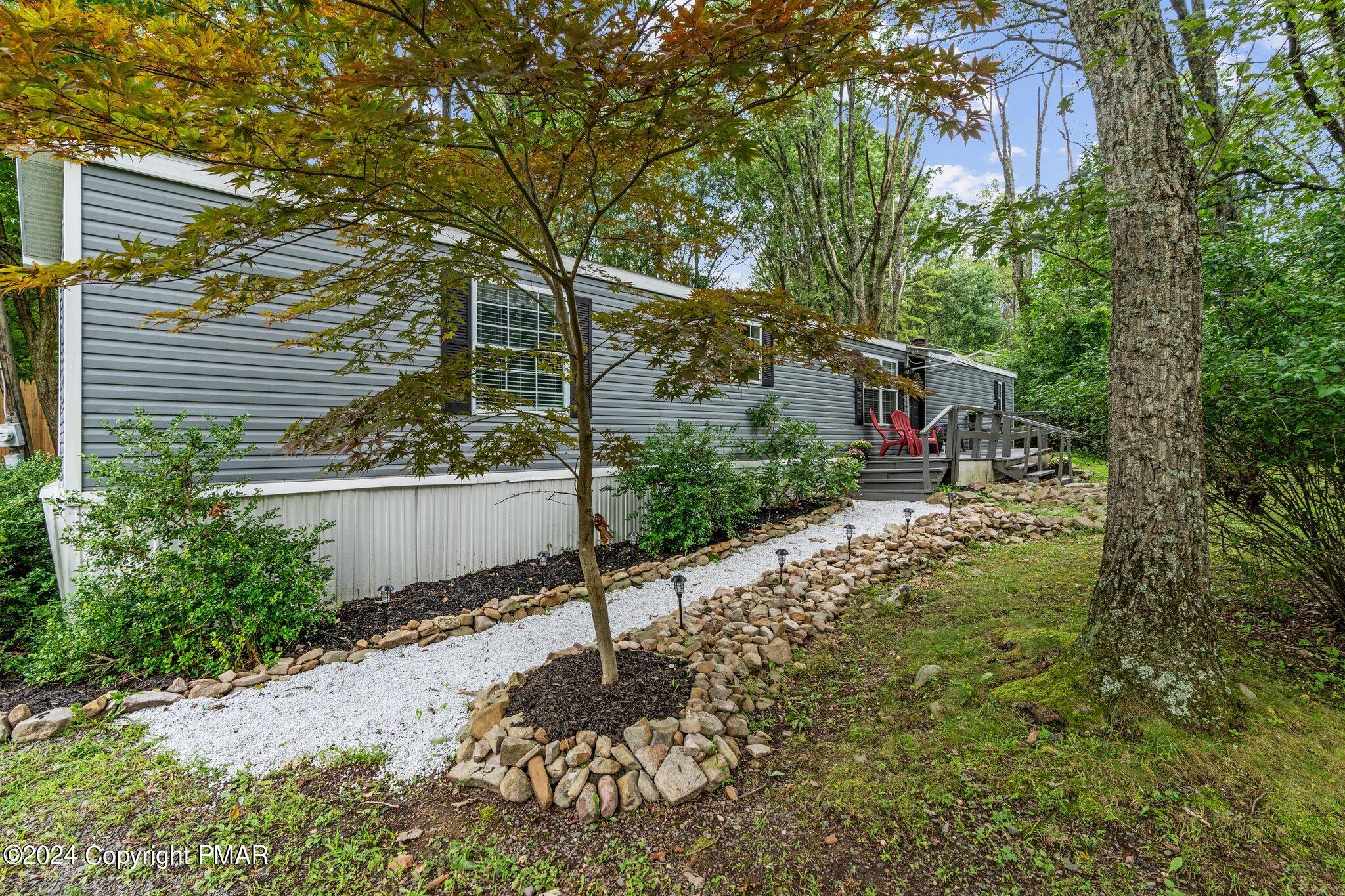 Toll Rd, Effort, PA 18330