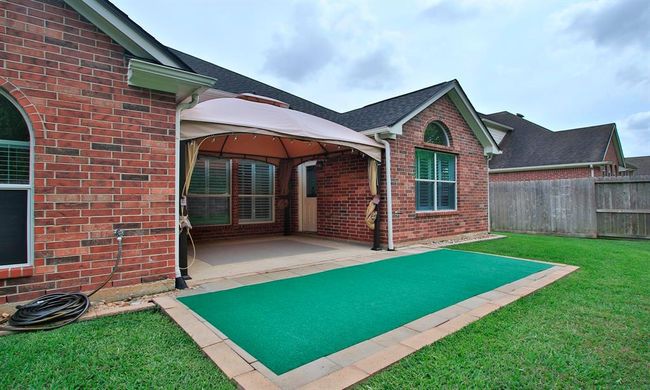 This backyard patio is ideal for those weekend family barbecues or simply relaxing after a long day. | Image 26