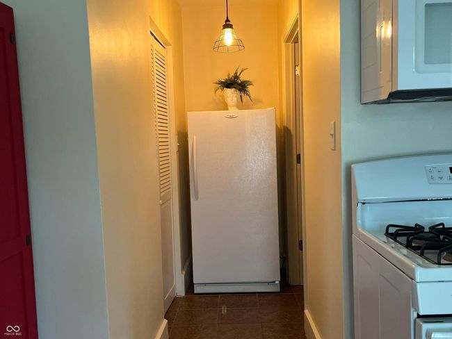 Freezer in Hallway off the kitchen does not stay | Image 18