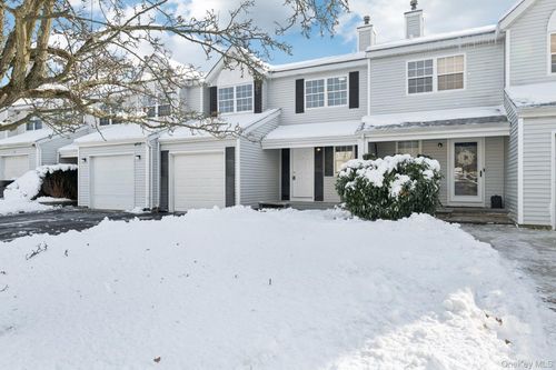 43 Cherry St, Central Islip, NY, 11722-4142 | Card Image