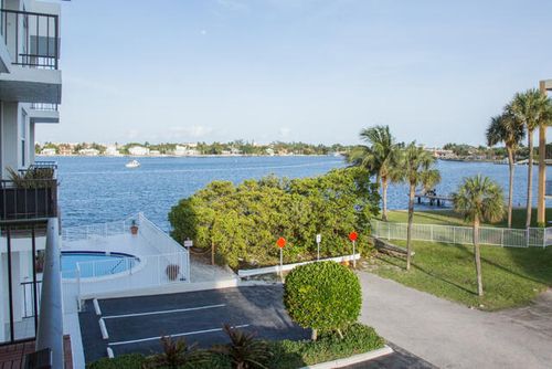 303-301 Croton Ave, Lantana, FL, 33462-2977 | Card Image
