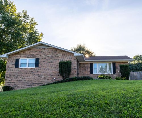 377 Timber Oak Dr, Bristol, VA, 24201-3094 | Card Image