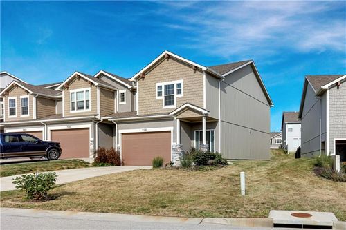 24-7332 Aaron St, Parkville, MO, 64152-8770 | Card Image