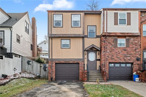 11 Mckinley Sq, Coraopolis, PA, 15108-1518 | Card Image