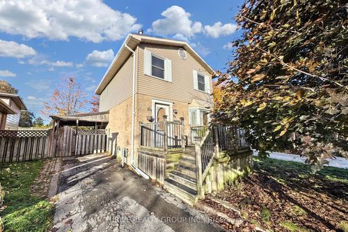 31 Danielle Cres, London, ON, N5W5Z1 | Card Image