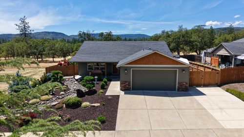 202 White Oak Way, Shady Cove, OR, 97539-8000 | Card Image