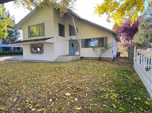 200 Clover Ln, Medford, OR, 97501-2108 | Card Image