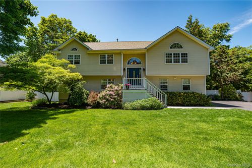 94 Woodhull Rd, Huntington, NY, 11743-3773 | Card Image