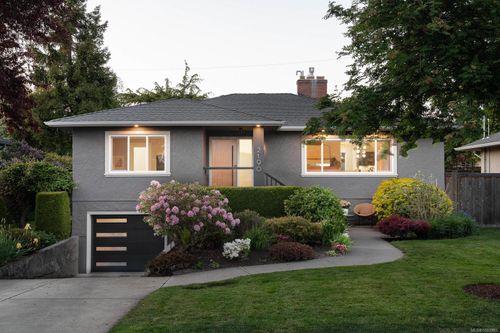 2190 Allenby St, Oak Bay, BC, V8R3C3 | Card Image