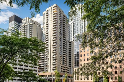 502-736 Bay St, Toronto, ON, M5G2M4 | Card Image