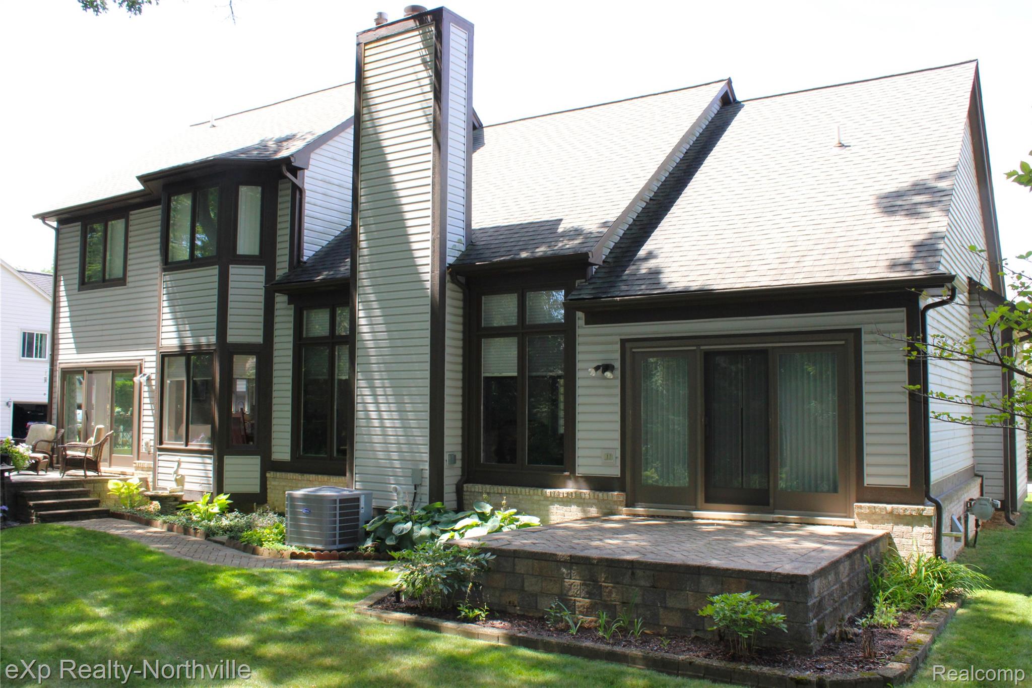 Residential in Commerce Charter Township 4