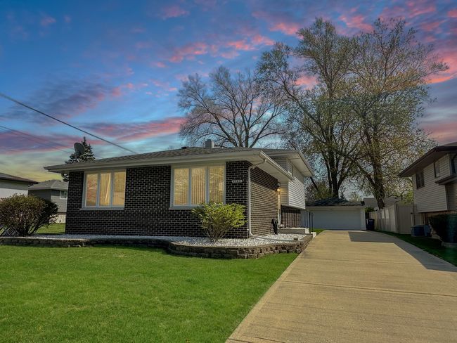 6941 W 106 Th Pl, House other with 3 bedrooms, 2 bathrooms and 4 parking in Worth IL | Image 5