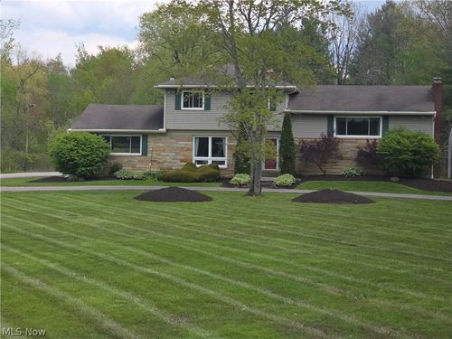13047 Forest Rd, Burton, OH, 44021-9585 | Card Image