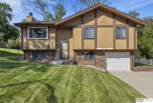 7704 S 76th Ave, La Vista, NE, 68128-2739 | Card Image