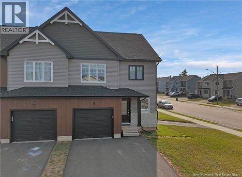 3 Brooklyn St, Moncton, NB, E1A7G4 | Card Image