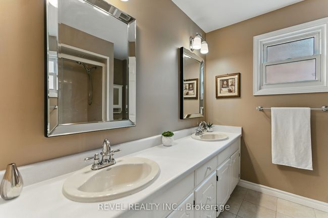 1076 Roxborough Dr, House other with 4 bedrooms, 3 bathrooms and 2 parking in Oakville ON | Image 29