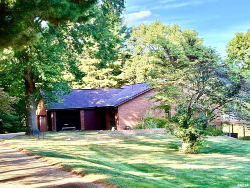 304 Carobeth Cir, Jacksonville, IL, 62650-2675 | Card Image