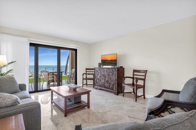 Living Room | Image 8