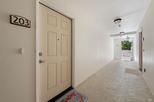 apt-203-510 Entrada Dr, Novato, CA, 94949-5536 | Card Image