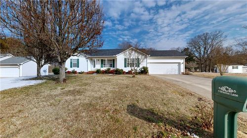 4 Braxton Ln, Thomasville, NC, 27360-5596 | Card Image