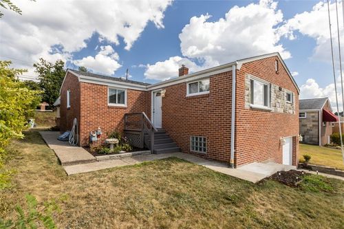 133 Eileen Dr, Brentwood, PA, 15227-4319 | Card Image