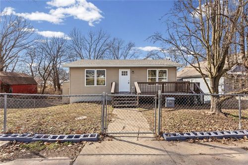 728 N Fuller St, Independence, MO, 64050-2326 | Card Image
