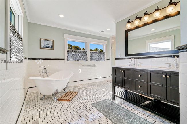 Bathroom | Image 49
