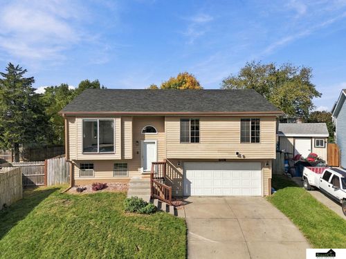 3111 Laramie Cir, Lincoln, NE, 68521-3220 | Card Image
