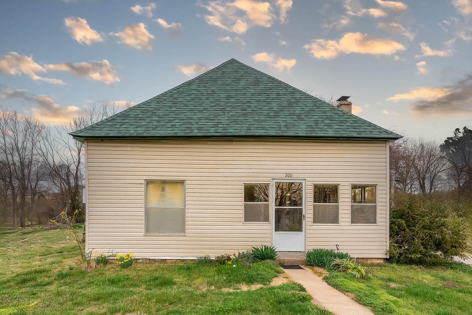 Forest St, Koshkonong, MO 65692