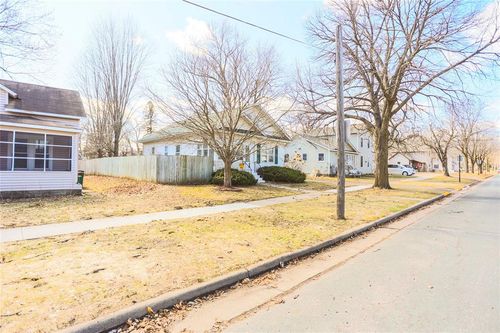522 E Walnut St, River Falls, WI, 54022-2447 | Card Image