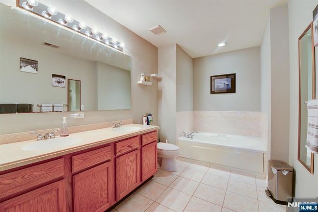179 Riverwalk Way, Townhouse with 2 bedrooms, 3 bathrooms and null parking in Clifton NJ | Image 15