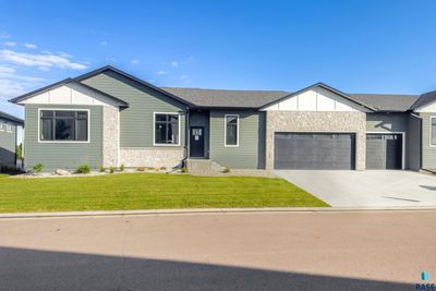 8602 Shoreline Pl, House other with 4 bedrooms, 3 bathrooms and null parking in Sioux Falls SD | Image 1