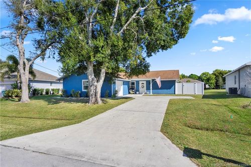 2932 Se Buccaneer Cir, Port St Lucie, FL, 34952-6614 | Card Image