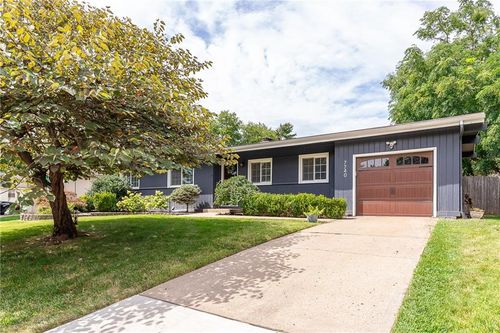 7740 Chadwick St, Prairie Village, KS, 66208-3951 | Card Image