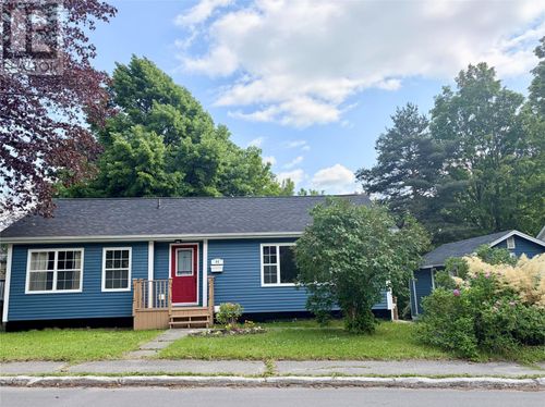 44 North St, House with 3 bedrooms, 2 bathrooms and null parking in Corner Brook NL | Card Image