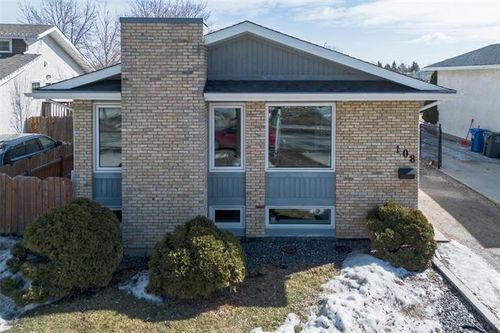 108 Jim Smith Dr, Winnipeg, MB, R2G3Z2 | Card Image