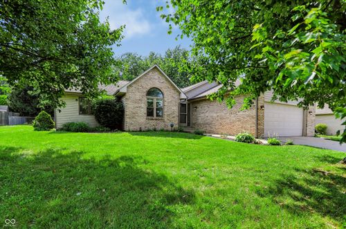 3852 Premier Dr, Columbus, IN, 47203-9658 | Card Image