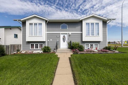 5204 42 Street, Innisfail, AB, T4G1K3 | Card Image