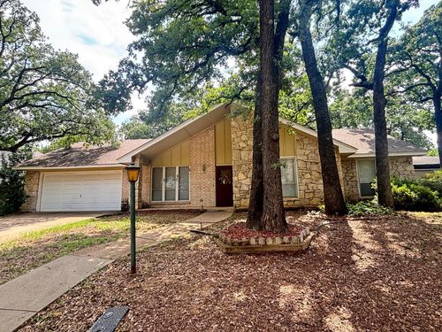 2107 Botts Dr, Arlington, TX, 76012-1820 | Card Image