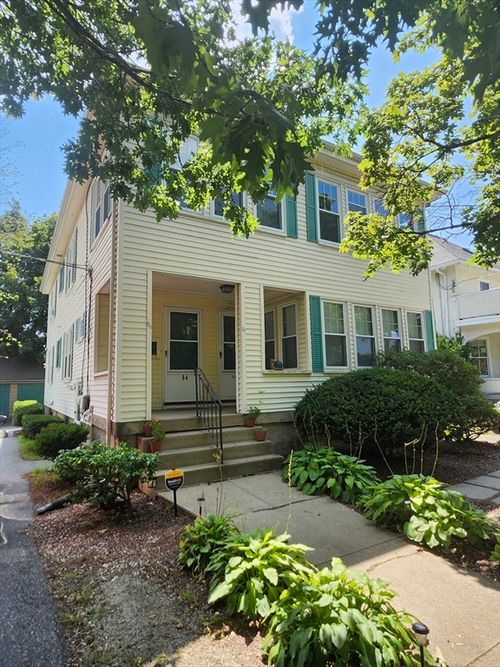 86-86 Webster St, Newton, MA, 02465-1820 | Card Image