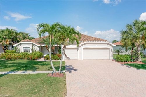 2250 Grove Dr, NAPLES, FL, 34120-7500 | Card Image