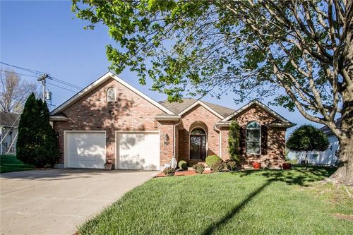 3316 S Victoria Dr, Blue Springs, MO, 64015-1134 | Card Image