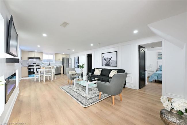 812 10 Th Ave, House other with 5 bedrooms, 2 bathrooms and 5 parking in Hamilton ON | Image 26