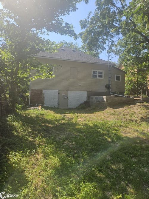647 Maple St, Lehigh, IA, 50557-5011 | Card Image